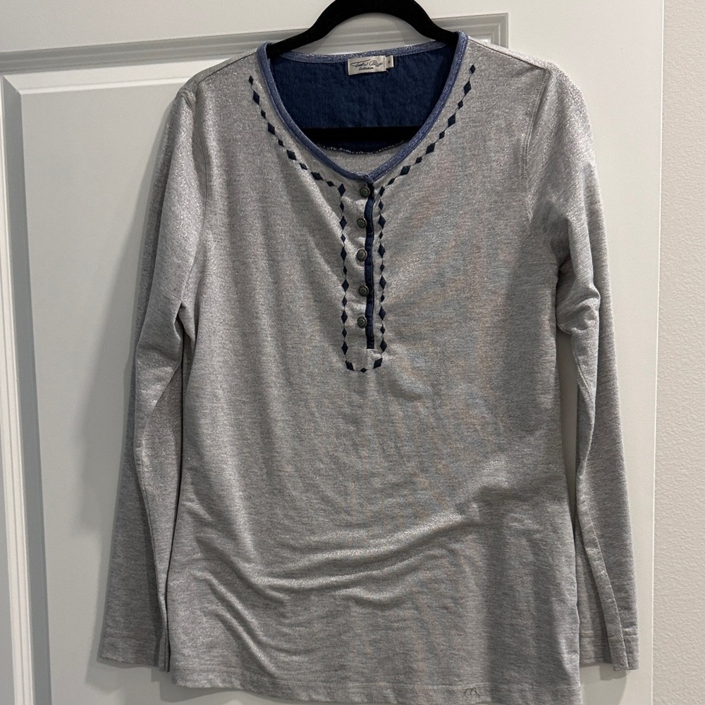 Tasha Polizzi Gray Long Sleeve Henley Top with Navy Trim sz m